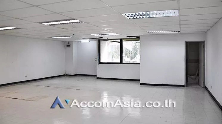Split-type Air |  Office space For Rent in Silom, Bangkok  near BTS Surasak (AA10480)